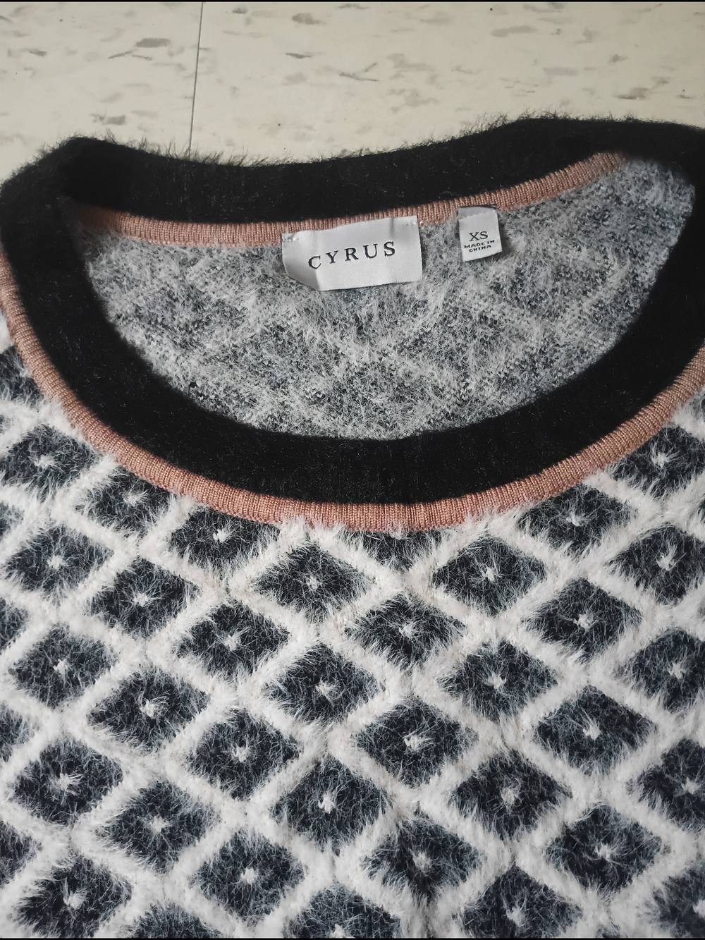 Cyrus Geometric Diamond Pattern Sweater - Picture 13 of 16